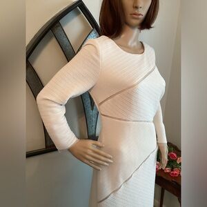 JULIA JORDAN Pinch pleated Crème Dress with Long Sleeves